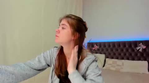 Ella Mayers online show from 03-08-25, 09:18
