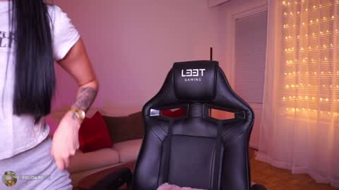 ELLA OWEN online show from 01-06-25, 03:08