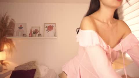 ELLA OWEN online show from 10-17-25, 05:48