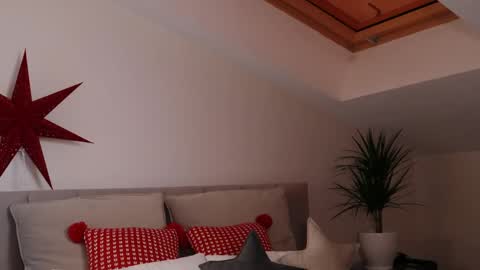 Ella online show from 12-13-24, 11:06