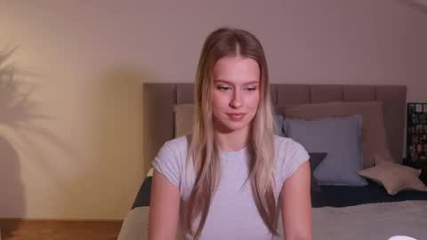 Ella online show from 01-25-25, 07:39