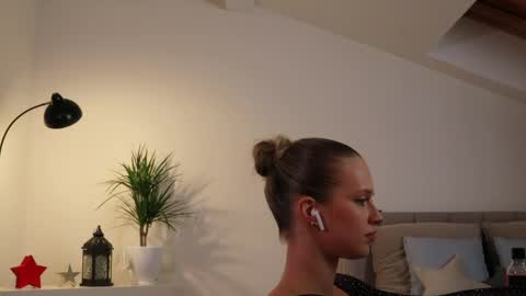 Ella online show from 02-09-25, 10:21