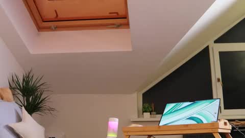 Ella online show from 03-02-25, 11:09