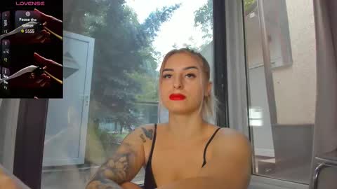 Snapshot of ella_vee chatting on 10-02-25, 04:52 ella_vee online show from 10-02-25, 04:52