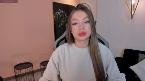 EllaClark online show from 12-03-24, 07:00