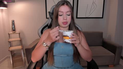 EllaClark online show from 01-17-25, 06:54