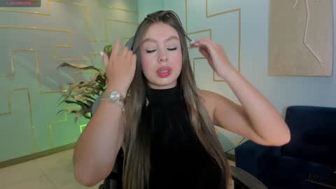 EllaClark online show from 01-29-25, 06:50