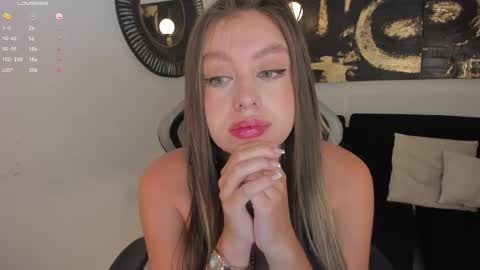 EllaClark online show from 03-11-25, 12:54