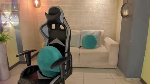 EllaClark online show from 10-22-25, 07:02