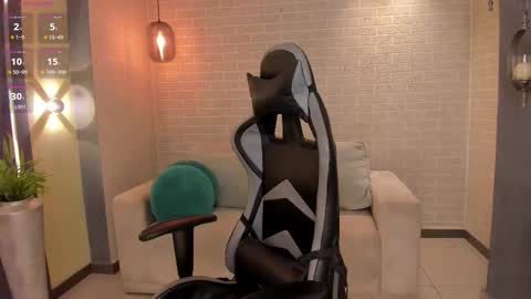 EllaClark online show from 11-07-25, 05:13