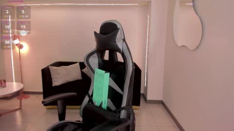 EllaClark online show from 11-10-25, 06:51