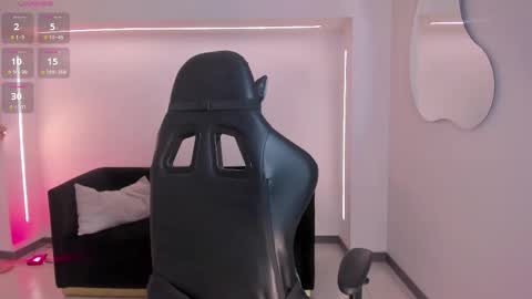 EllaClark online show from 11-11-25, 05:35