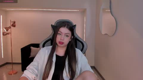 EllaClark online show from 11-15-25, 06:59