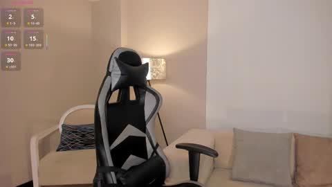 EllaClark online show from 11-19-25, 06:52