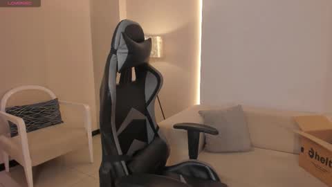 EllaClark online show from 11-22-25, 06:51