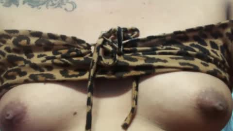 Snapshot of ellah_morena chatting on 01-19-25, 04:22 Ellah online show from 01-19-25, 04:22