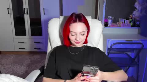 Snapshot of ellales chatting on 10-14-25, 09:43 ellales online show from 10-14-25, 09:43