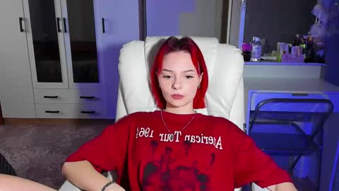 Snapshot of ellales chatting on 10-15-25, 09:53 ellales online show from 10-15-25, 09:53