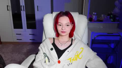 Snapshot of ellales chatting on 10-19-25, 07:53 ellales online show from 10-19-25, 07:53