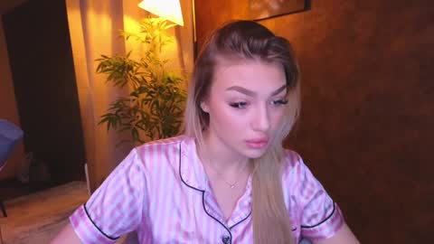 ellamilla online show from 01-07-25, 08:24