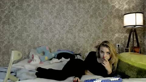 ellamilla online show from 09-09-25, 09:36