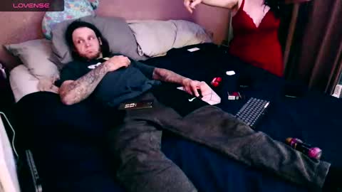 Ella online show from 11-07-25, 04:23