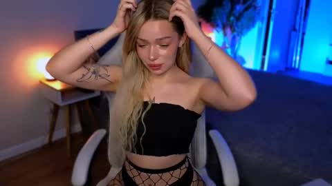 Ella online show from 02-18-26, 05:47