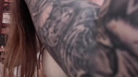 Snapshot of elle_luv chatting on 09-23-25, 03:53 Elle online show from 09-23-25, 03:53