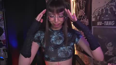 follow me on instagram .    online show from 12-22-25, 04:26