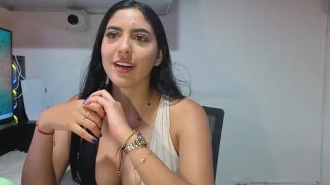 Snapshot of ellecollinss chatting on 11-05-25, 01:27 S O F I A 3 Try my private online show from 11-05-25, 01:27