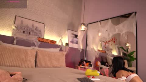 Elle Diane online show from 10-29-25, 10:11