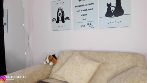 Snapshot of ellegisellee chatting on 01-18-25, 03:53 Yiss online show from 01-18-25, 03:53