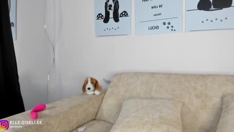 Snapshot of ellegisellee chatting on 03-01-25, 02:15 Yiss online show from 03-01-25, 02:15