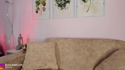 Snapshot of ellegisellee chatting on 03-12-25, 01:14 Yiss online show from 03-12-25, 01:14