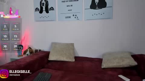 Snapshot of ellegisellee chatting on 09-17-25, 02:57 Yiss online show from 09-17-25, 02:57