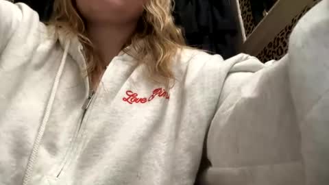 Snapshot of ellejess chatting on 02-22-26, 06:02 ellejess online show from 02-22-26, 06:02