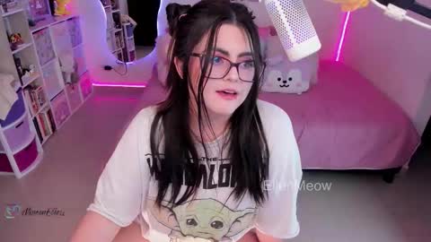 Snapshot of ellen_meow chatting on 10-20-25, 08:15 Meow in da house . online show from 10-20-25, 08:15