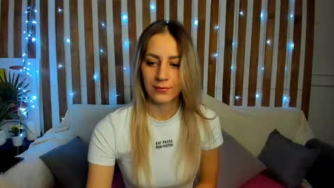 Snapshot of ellen_ross chatting on 03-02-25, 01:15 Ellen online show from 03-02-25, 01:15