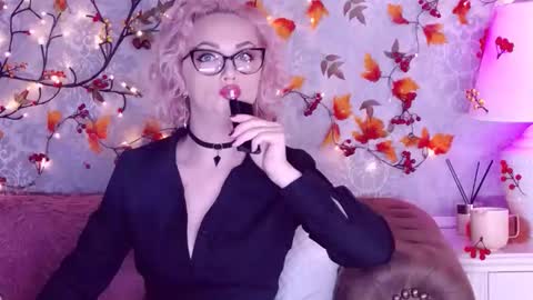 Elliana online show from 09-15-25, 01:49