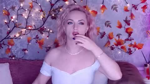Elliana online show from 09-19-25, 02:24