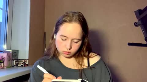 Snapshot of ellicavel chatting on 12-17-25, 09:21 Michelle online show from 12-17-25, 09:21