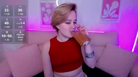 Snapshot of ellie_heavenly chatting on 02-06-26, 08:29 Ellie online show from 02-06-26, 08:29