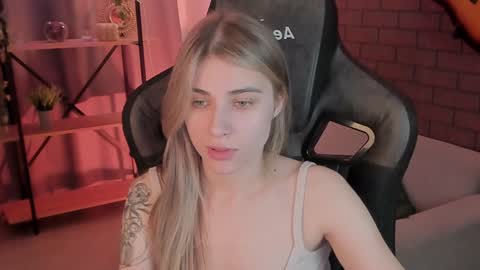 elliecutes online show from 12-16-24, 09:35