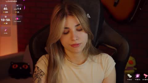 elliecutes online show from 12-20-24, 08:49