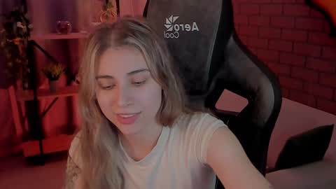 elliecutes online show from 12-22-24, 06:37