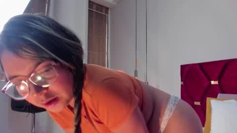 Ellie Fontans. online show from 09-29-25, 04:01