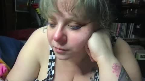 Snapshot of ellielouise11 chatting on 11-05-25, 08:31 Ellie Louise online show from 11-05-25, 08:31