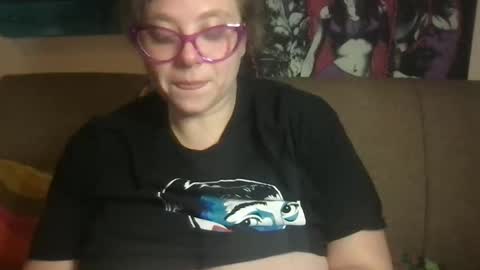 Snapshot of ellielouise11 chatting on 12-04-25, 09:34 Ellie Louise online show from 12-04-25, 09:34