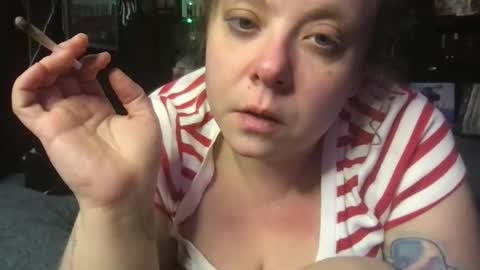 Snapshot of ellielouise11 chatting on 12-17-25, 06:08 Ellie Louise online show from 12-17-25, 06:08