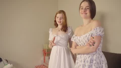 Snapshot of elliephant_ chatting on 12-16-24, 06:05 just Emily online show from 12-16-24, 06:05